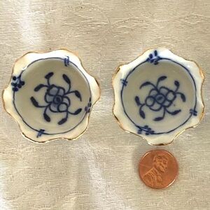 Two Blue Onion Porcelain Salt Cellars with 18k Gold Rim